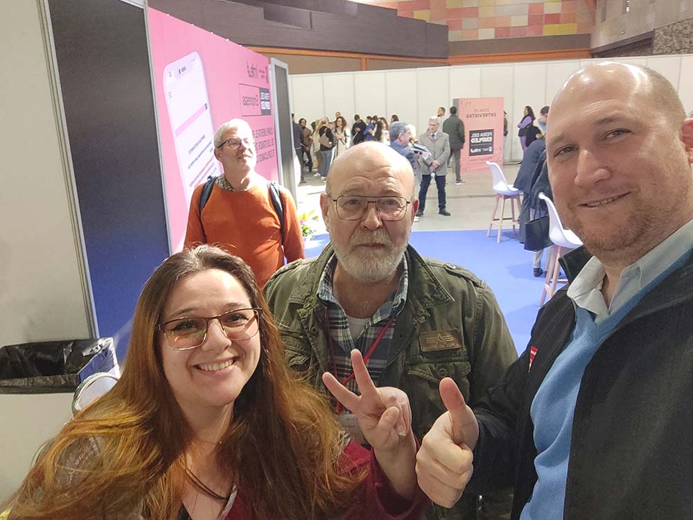 Martín Arnedo - Curro Monjas y Mireia Alumna e ilustradora - Feria Empleo Málaga